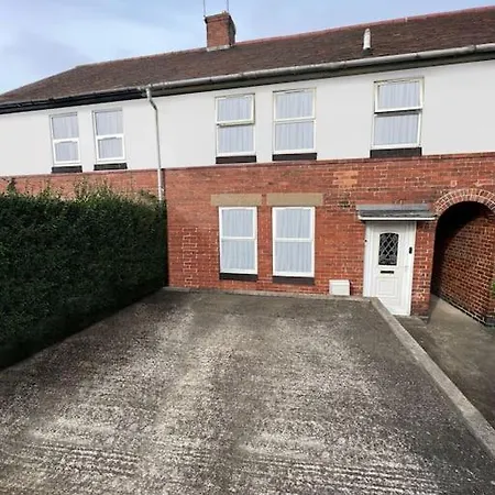 Travelling Relocators Contractor Sleeps 8 *